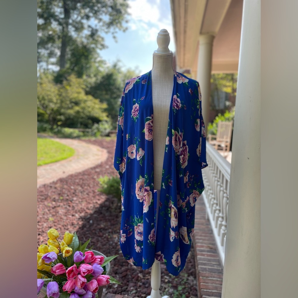 EUC Royal Blue Floral Cover Up/Kimono/Tunic. One Size. 💙